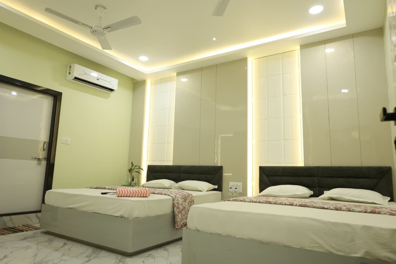 Four Bed Family Room Seating